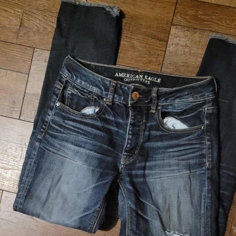 American Eagle Outfitters size 0 Tomgirl super stretch  missing button inthe fly